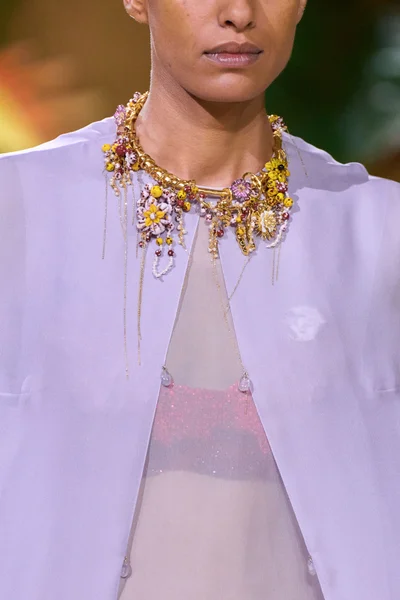 Look 12